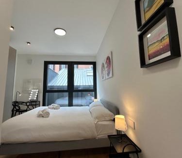 Zona Farini Apartamento | Kibilù Luxury Apt with Terrace, Isola district and near Garibaldi Station