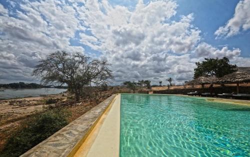 Tsavo East Otro | Kiboko River Camp