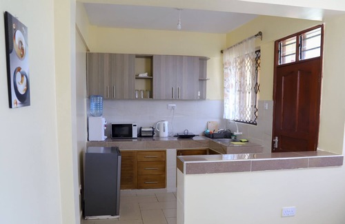 Kilifi Apartamento | Kick back and relax in this calm, stylish pl