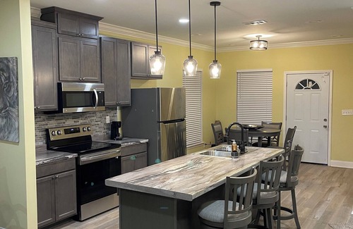 Mid City North Casa | Kick Back - Chillin Away from Home; 6mls to LSU-3mls to SU- 3mls to BR Airport