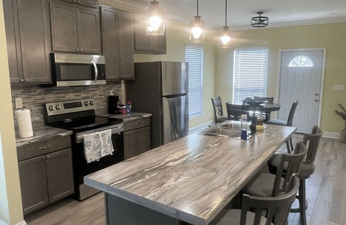 Mid City North Casa | Kick Back - Chillin Away from Home; 6mls to LSU-3mls to SU- 3mls to BR Airport