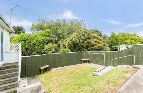 Titahi Bay Casa | Kick back on Kapiti! Your home away from home, just steps from the beach.