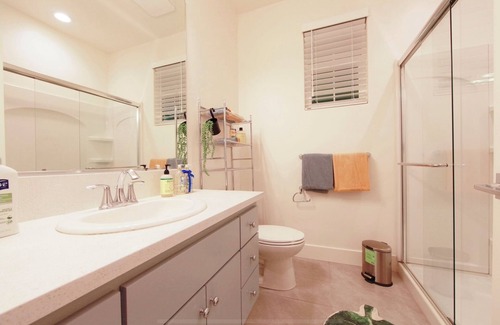 West Sacramento Casa | Kick back & relax in this safe, quiet, calm, stylish space in West Sacramento.
