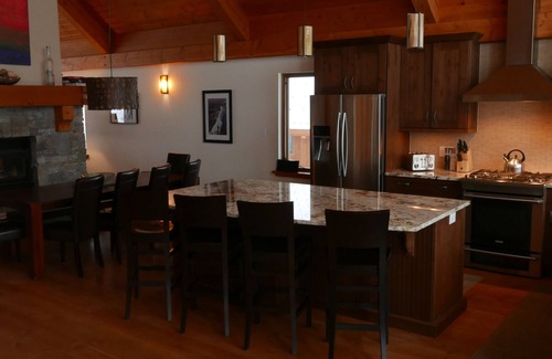 Golden Chalet De Esquí | Kicking Horse ski Chalet Excelentes vistas, 2 chimeneas, bañera de hidromasaje, sauna, suelo radiante