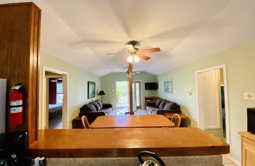 Leakey Casa | Kid Friendly, River house 65 yards to the Frio River