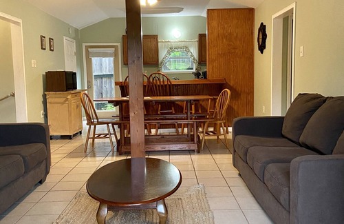 Leakey Casa | Kid Friendly, River house 65 yards to the Frio River