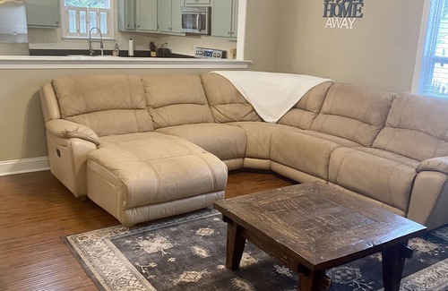Conestee Casa | Kid friendly with playset and pingpong! Central and safe location!