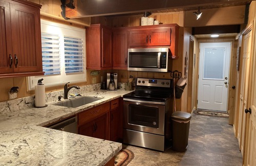 Mi-Wuk Village Casa | Kid & Pet Friendly Beautiful Fully Functioning Cabin Sleeps 8