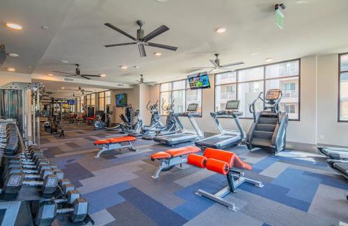 North Scottsdale Apartamento | Kierland Commons, Private Rooftop, TPC Golf, Pool, Gym