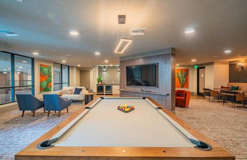 North Scottsdale Apartamento | Kierland Commons, Private Rooftop, TPC Golf, Pool, Gym