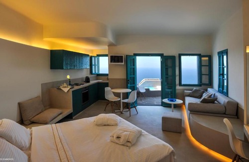 Folegandros Town Hotel | Kifines Suites