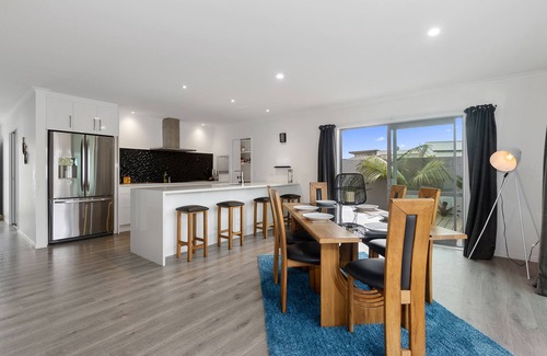 Ruakaka Cabaña | Kihi Retreat - Ruakaka Holiday Home