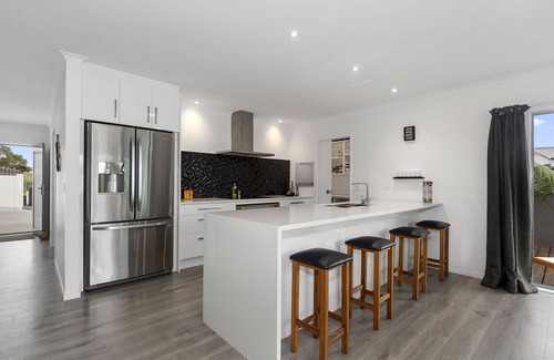Ruakaka Cabaña | Kihi Retreat - Ruakaka Holiday Home