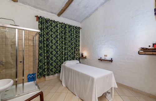 Luhizha Cabina | Kiho Gorilla Safari Lodge