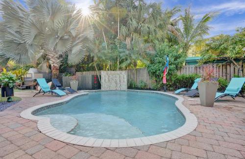 Wilton Manors Casa | Kiki Grand Suite - Men's Clothing optional Guest Houses