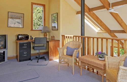 Nelson Region Casa | Kikorangi Retreat "Delaware Bay Nelson Holiday Home"