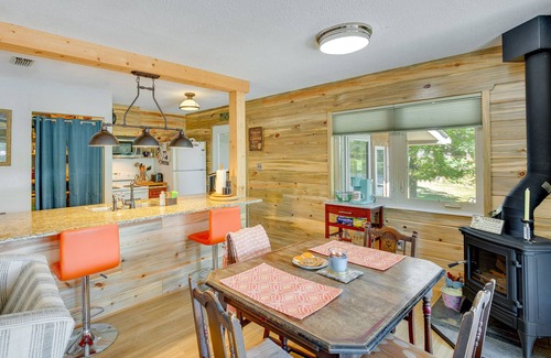 Kilgore Cabaña | Kilgore Lakefront Home w/ Private Dock & Pier!