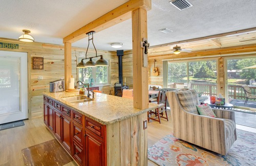Kilgore Cabaña | Kilgore Lakefront Home w/ Private Dock & Pier!