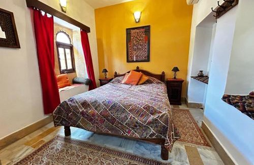 Amar Sagar Pol Cabina | Killa Bhawan Lodge