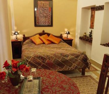 Amar Sagar Pol Cabina | Killa Bhawan Lodge