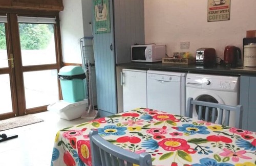 Killarney Cabaña | Killarney Saoirse Cottage Sleeps 2 & pet Friendly