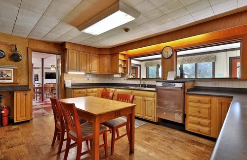 Pittsfield Casa | Killington area entire Inn to yourself! 14bd/15bth