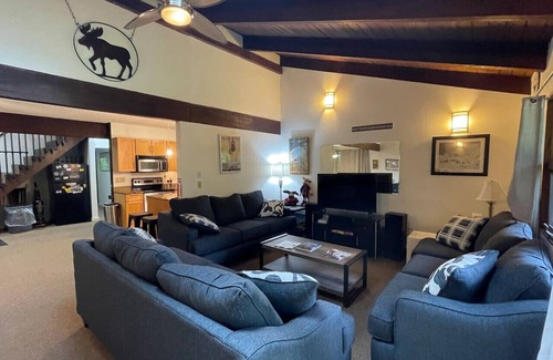 Killington Apartamento | Killington Chalet - Ideal Location, Hot Tub