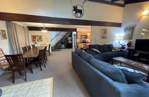 Killington Apartamento | Killington Chalet - Ideal Location, Hot Tub