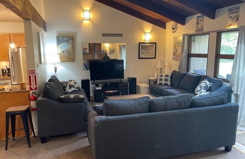 Killington Apartamento | Killington Chalet - Ideal Location, Hot Tub