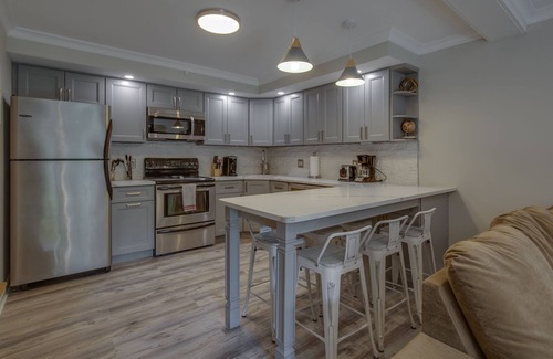 Killington Condominio | Killington Condominio con 3 televisores de pantalla plana, piscina y tenis!