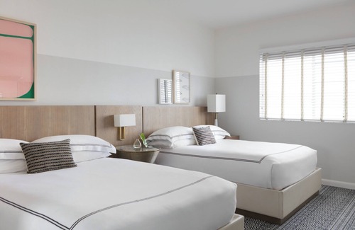 City Center Hotel | Kimpton Surfcomber Hotel by IHG