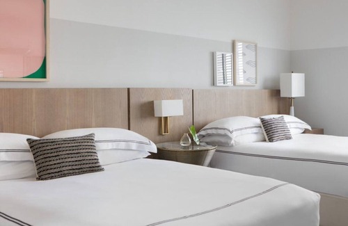 City Center Hotel | Kimpton Surfcomber Hotel by IHG