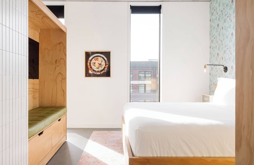 East Cesar Chavez Hotel | Kinda Suite at Arrive Austin, Minutes to George Washington Carver Museum!