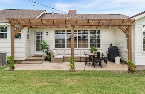 China Spring Casa | Kindred Cottage - Charming 3 bedroom house 20min from downtown