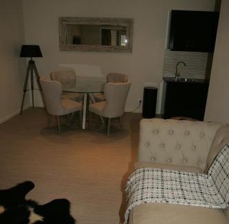 Leeton Hotel | Kindred Lodge Apartments
