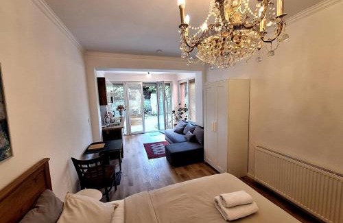 Tuchomerice Apartamento | KindStay Suites Prague Airport - Terrace Suite