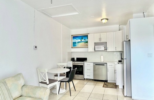 Bayou Shores Casa | KING 1bd/1ba in St. Petersburg w/ DOCK & KAYAKS