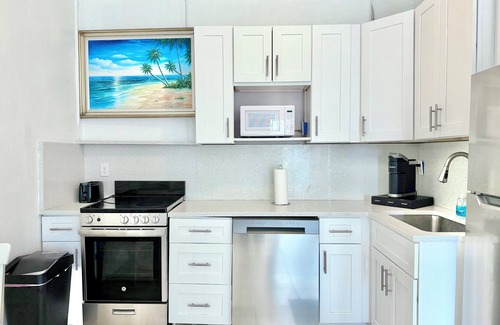 Bayou Shores Casa | KING 1bd/1ba in St. Petersburg w/ DOCK & KAYAKS