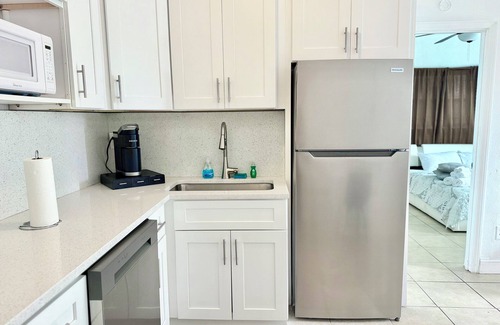 Bayou Shores Casa | KING 1bd/1ba in St. Petersburg w/ DOCK & KAYAKS