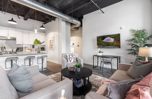 Northwest Philadelphia Apartamento | King 1BR Near Temple and La Salle with Free Parking for Extended Stays