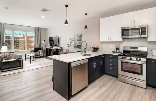 The Hill Apartamento | King 1BR W/ Parking, Pool & Gym