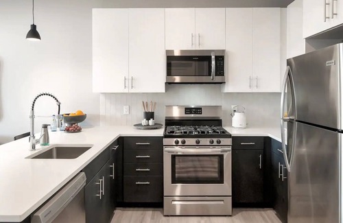 The Hill Apartamento | King 1BR W/ Parking, Pool & Gym