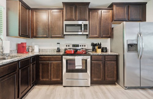 Southwest Raleigh Casa | King 3BR Townhouse Mins to Cary NC State