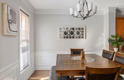 Charlotte Casa | King and Queen Beds with a Gourmet Kitchen