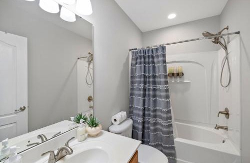 Charlotte Casa | King and Queen Beds with a Gourmet Kitchen
