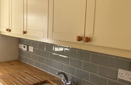 South Cadbury Casa | King Arthur’s Rest: Charming Eco Home, Garden & Hot Tub. Sleeps 10. Pet friendly