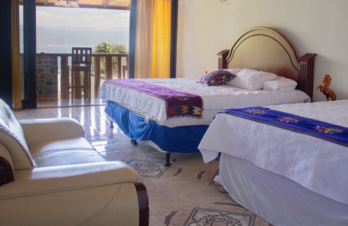 San Pedro La Laguna Casa | King Bed 3 Bedroom Villa w/ Lake View