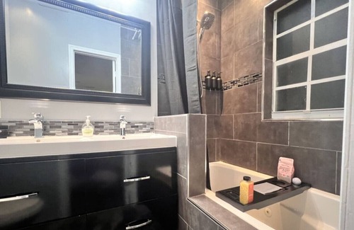 Miami Gardens Apartamento | King Bed, 3 miles to Stadium