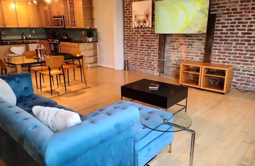 Mount Vernon Condominio | KING bed + Adjustable Bed + Parking