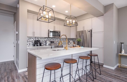 Fort Gary Casa | King Bed Astounding Cinematic Sunset in trendy location, South City